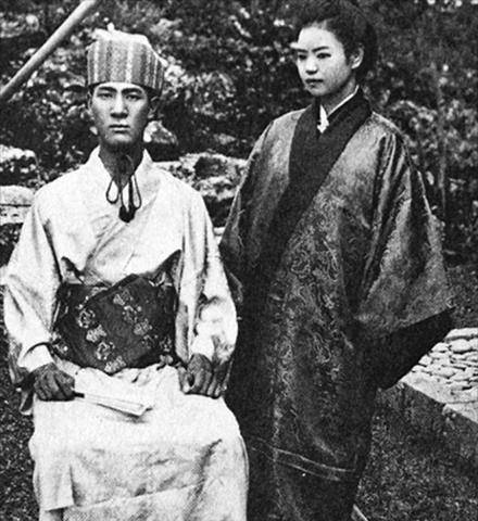 琉球末代国王尚泰,心存复国之望被打压,晚年看清局势改说日语