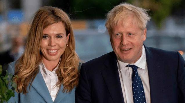 英国首相之妻:私生女出身,挤走前妻戴鸽子蛋大钻戒,龅牙妹凭啥