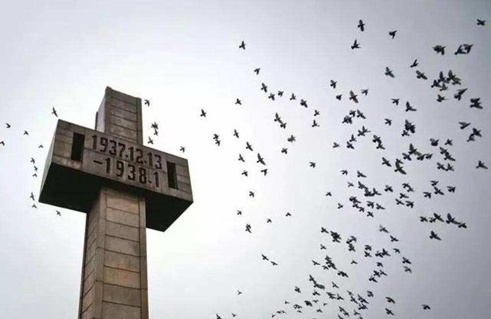 当南京城头落下日军第一枚炮弹的那一刻起,拉贝意识到这座历史悠久的