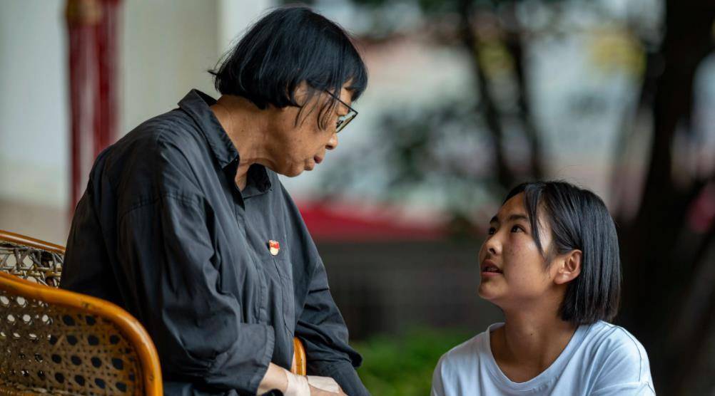 "奇迹校长"张桂梅,送1800多名女孩走出大山,改变三代人的命运_华坪