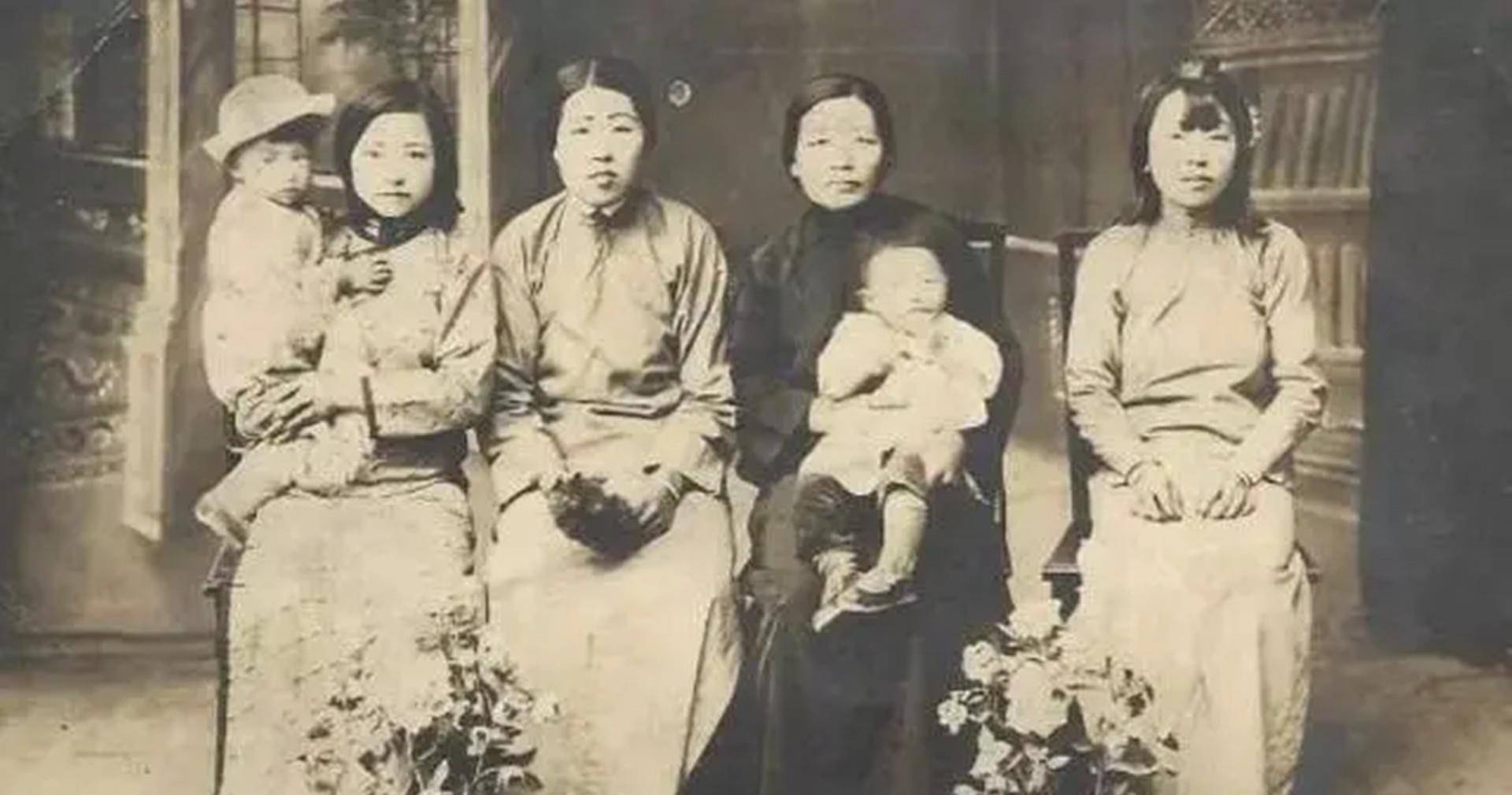 1949年,哈尔司令范绍增起义后,他的多个姨太太去了哪?
