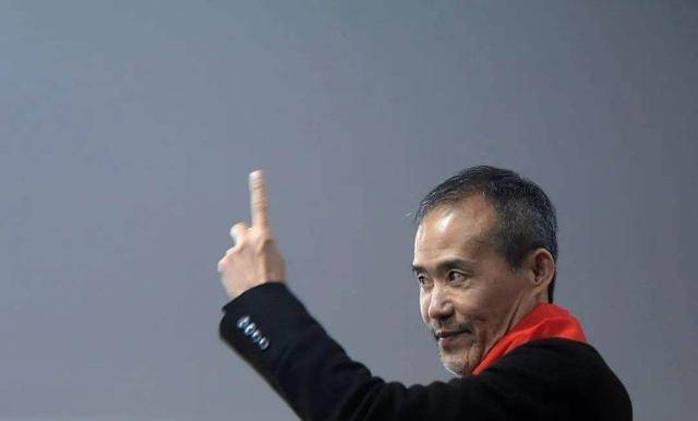 王石:放弃亿万资产抛弃糟糠之妻,娶小30岁女星,却成人生赢家