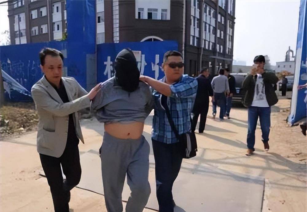 1999年石二群抢银行208万,2015年被捕时成亿万富豪,资产咋定性