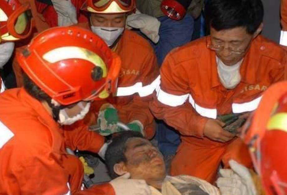 13年前,汶川地震中的"可乐男孩",如今怎样?已实现梦想