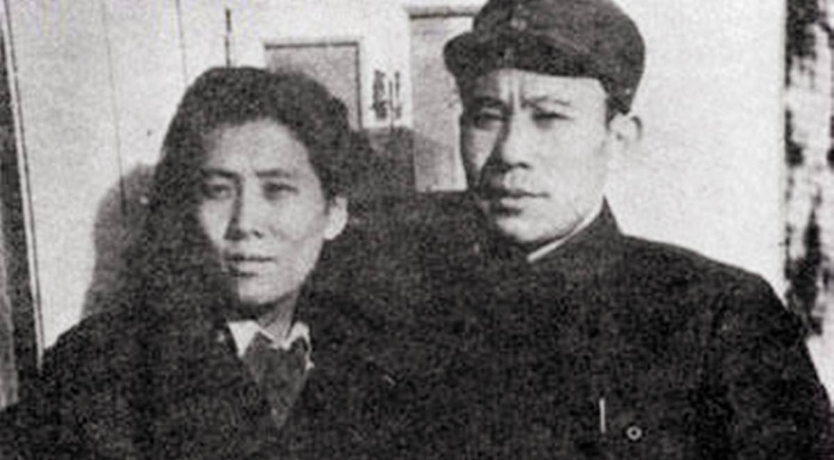 司令员,对主持交接的杨勇说:我在这里再待几天_新疆地区_吴克华_工作