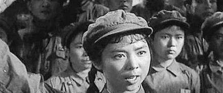 1994年12月10日,《东方时空》栏目播出了一名女退休工的故事.