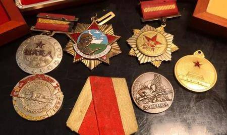 3年前山东发现一位老兵,拿出来两枚特等功臣勋章,目前待遇怎样