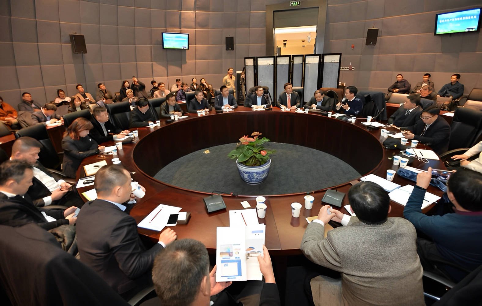 举办峰会论坛邀请国际政要 费用是多少?_相关_包括_会议