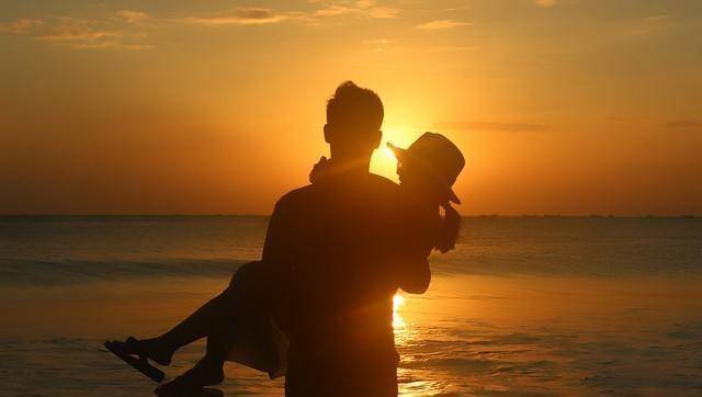 夫妻之间,男人反复背叛你,却不肯离婚的3个原因