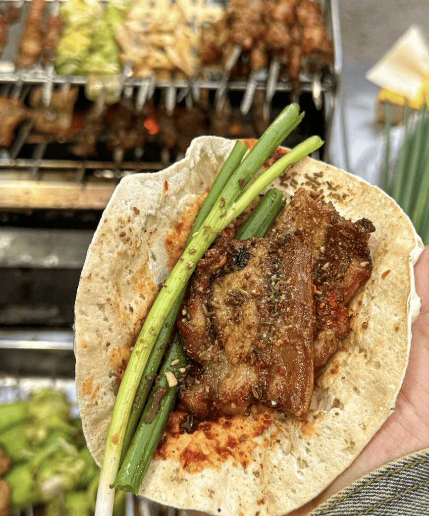 淄博烧烤的魅力:明星纷至沓来的背后推手