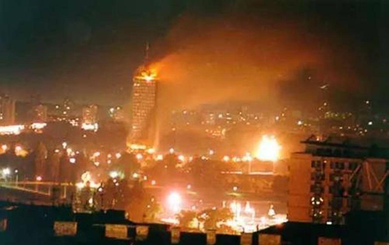 1999年美国轰炸中国大使馆,我们为何不反击?现在才知当时的无奈