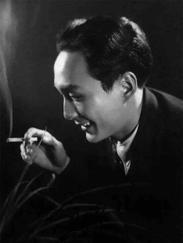 抗战时期黄晨千里寻夫,却发现丈夫不顾家,她扔下孩子,去了延安