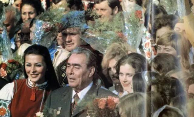 勃列日涅夫风流成性,却对妻子冷漠无比,妻子为何还对他忠贞不渝