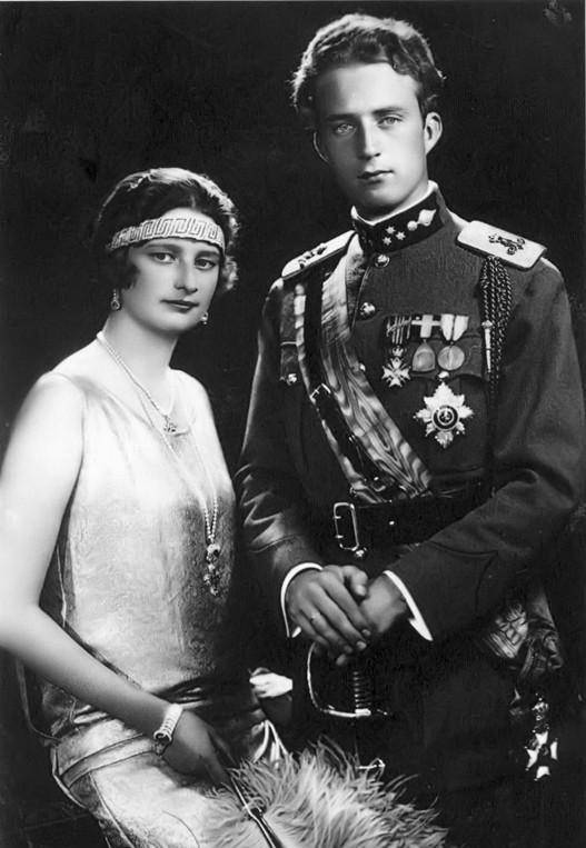 中继位,于1934年成为比利时的新任国王,称利奥波德三世(以下简称利三)