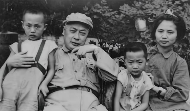 长子曾担任过北京副市长,女儿在外交部工作_张茜_陈小鲁_革命