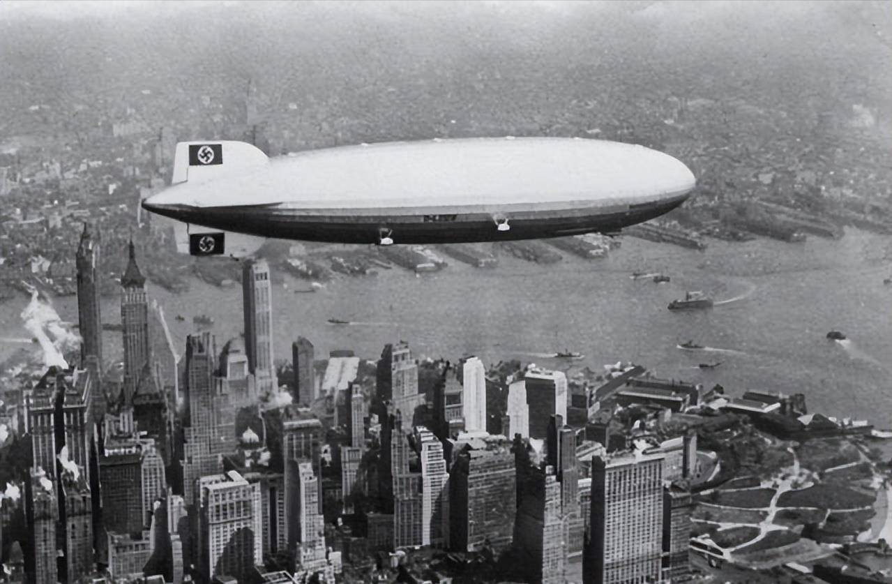 无事故航行,37次飞越大西洋……可以说,"兴登堡"号是当时德国人的骄傲