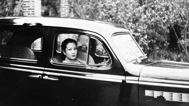 蓝妮是孙科的二夫人,她为孙科付出一切,可到头来只换来透心凉