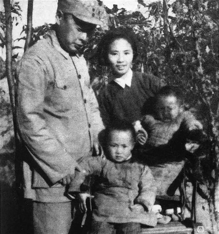 一张童年合影的回忆,悼念力群小妹妹,万岁军飞虎师师长江潮之女