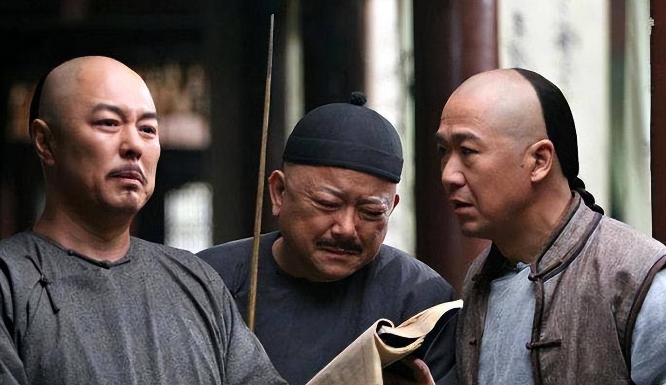 生,一旦乾隆决定重用和珅,和珅未来在官场上的唯一的依靠就只能是乾隆