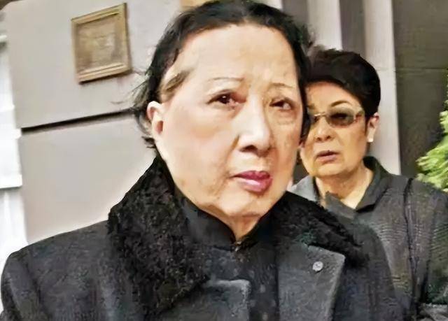 民国富家千金远赴异国嫁穷小子,2架飞机送嫁妆,依然保不住幸福