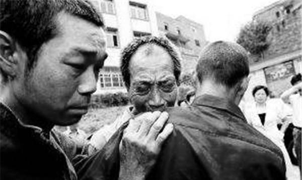 骇人听闻的山西黑砖窑案:32位农民工沦为"奴隶",生活堪比难民