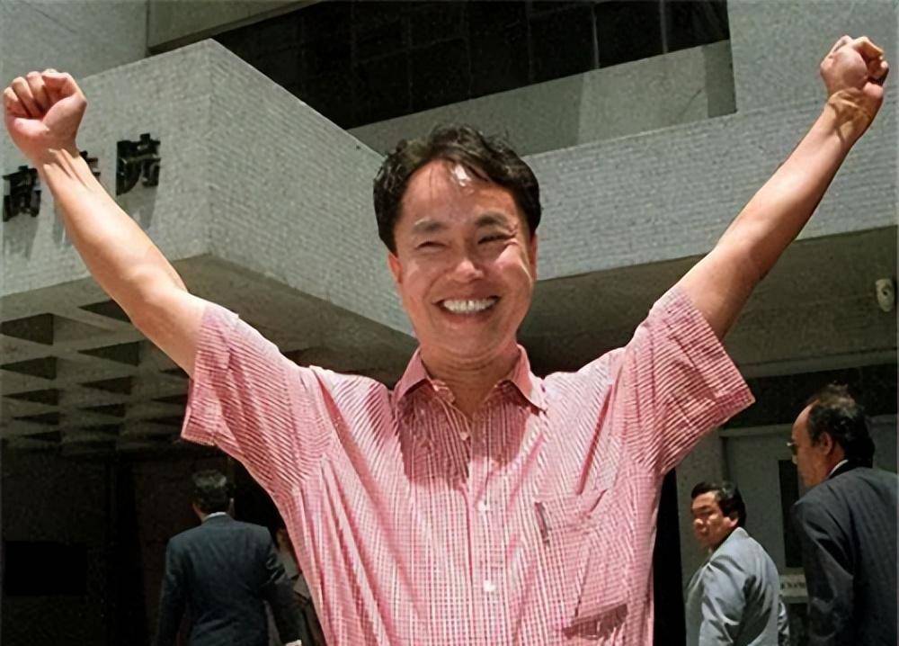 1998年张子强走下法庭,与亲人见面后被押赴法场,枪毙前面无表情