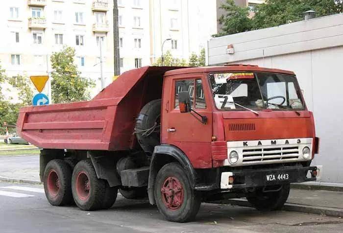 苏联卡玛斯重型汽车苏联卡玛斯重型卡车前苏联的卡玛斯汽车也栽在