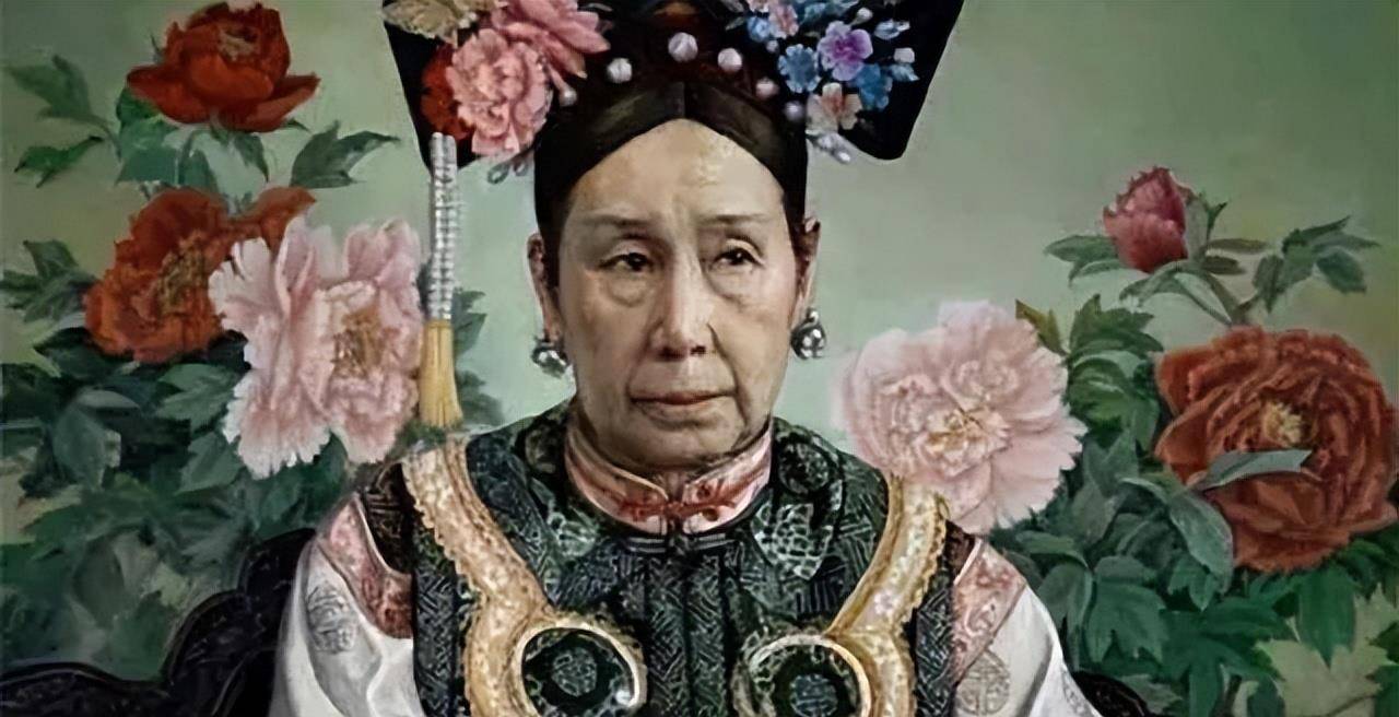 1900年八国联军攻入北京,作为忠臣的宫宝田面对杀人放火无恶不作的