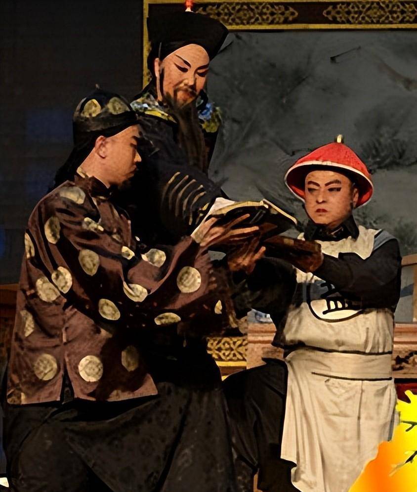 故事:清官告老还乡,为充富翁用马拉几箱砖头,乾隆:全换成金子