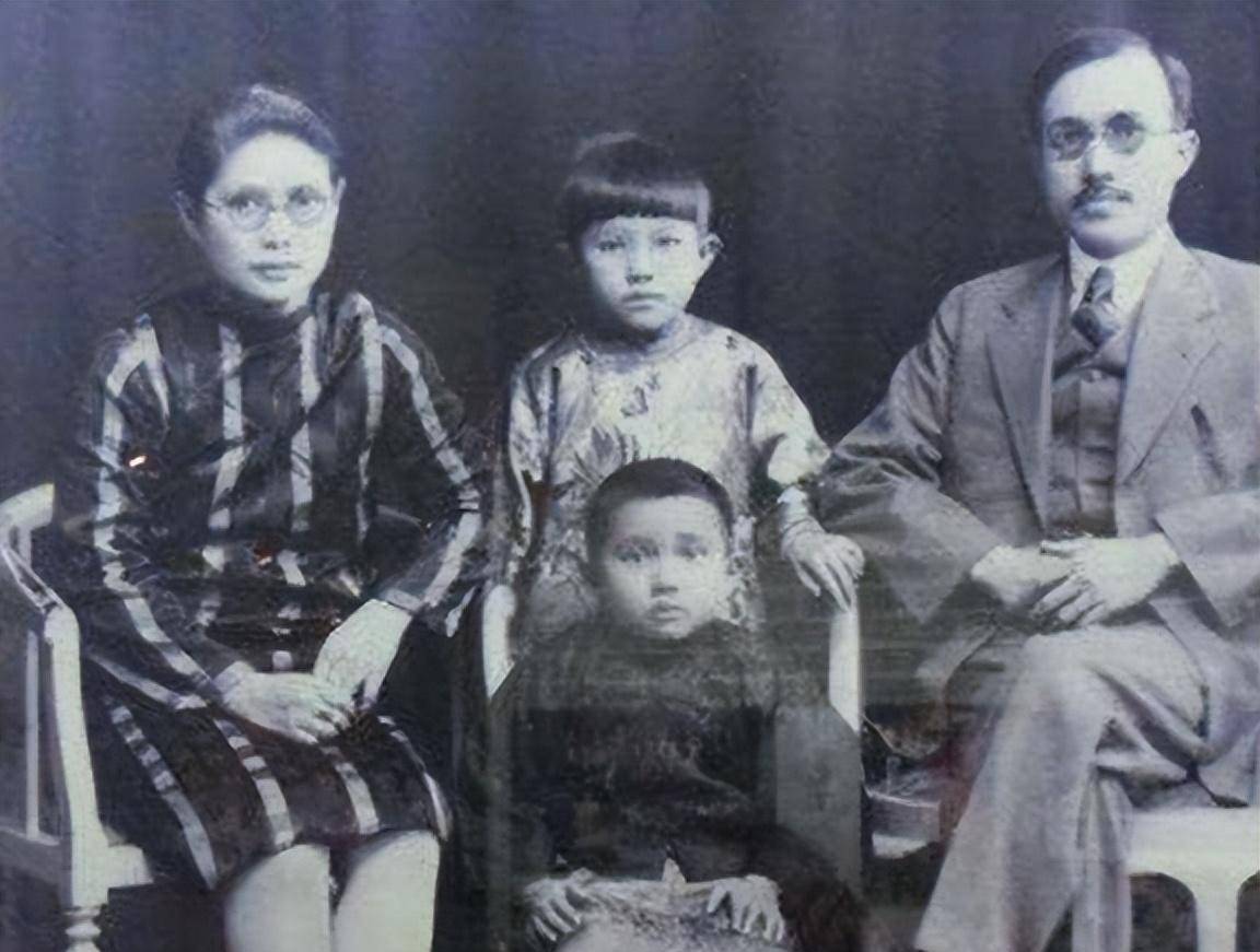 1891年10月21日,卢慕贞生下了她和孙中山的第一个孩子孙科,两个人的小