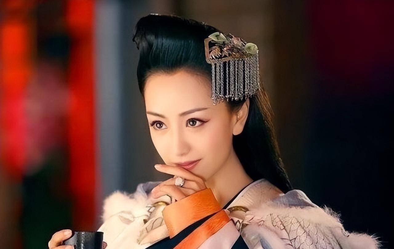 白痴皇帝的媳妇 乱世妖后的前世今生