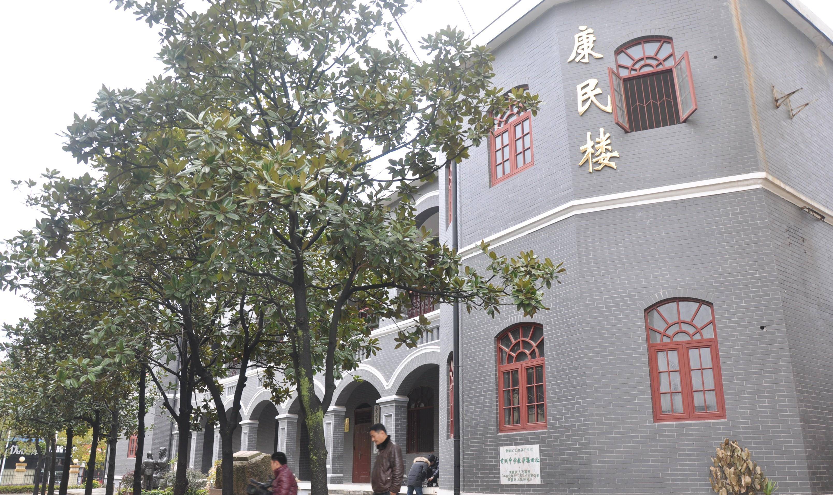 裴高才《胡秋原全传》:铭记历史,缅怀淞沪抗战"战士教授"_黄陂_抗日