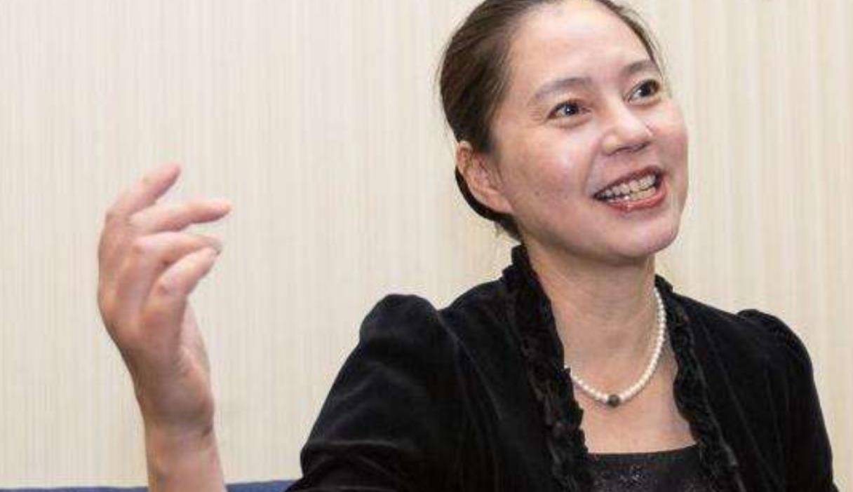她38年前比赛期间叛逃美国,害惨中国队,如今却高调回国捞金_胡娜_国家