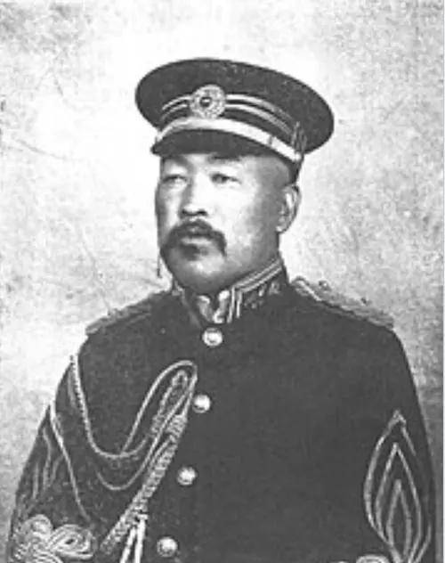 后来又到北洋常备军,定武军任职.