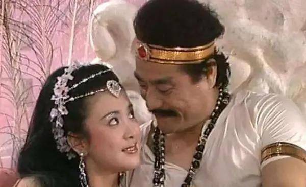 苏妲己就寝前有一个习惯,深得纣王喜欢,现代女孩绝不敢效仿