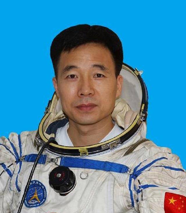 航天英雄景海鹏:三次飞天进入太空,今继续深造获博士学位