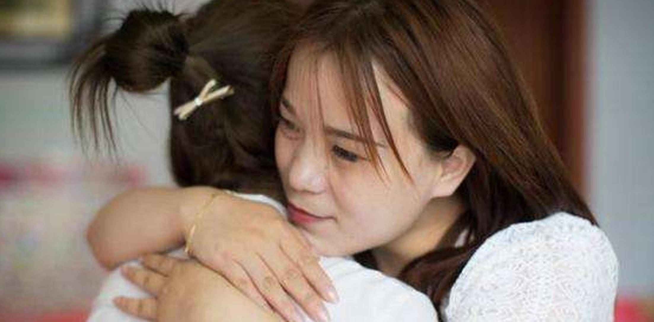 女子不知自己是弃婴,抖音刷到一人和自己长得一样,竟是她亲姐妹