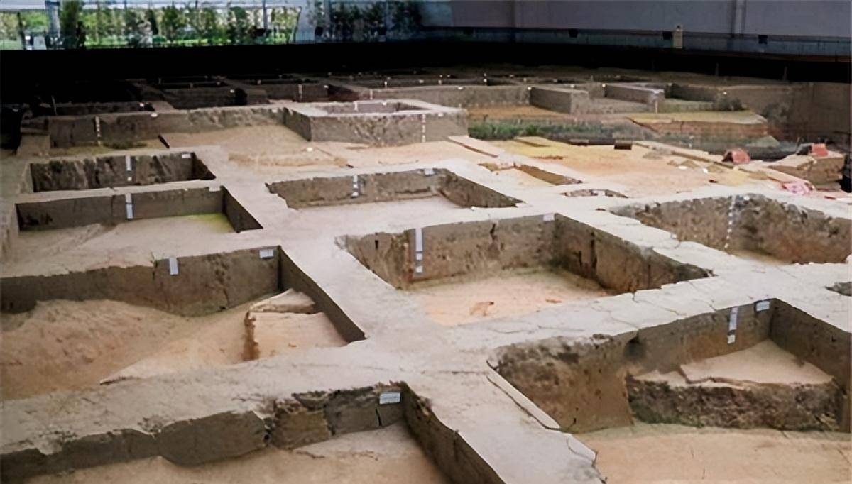 金沙遗址挖出"宇航服",难道是巧合?_古蜀国_出土文物_铜器