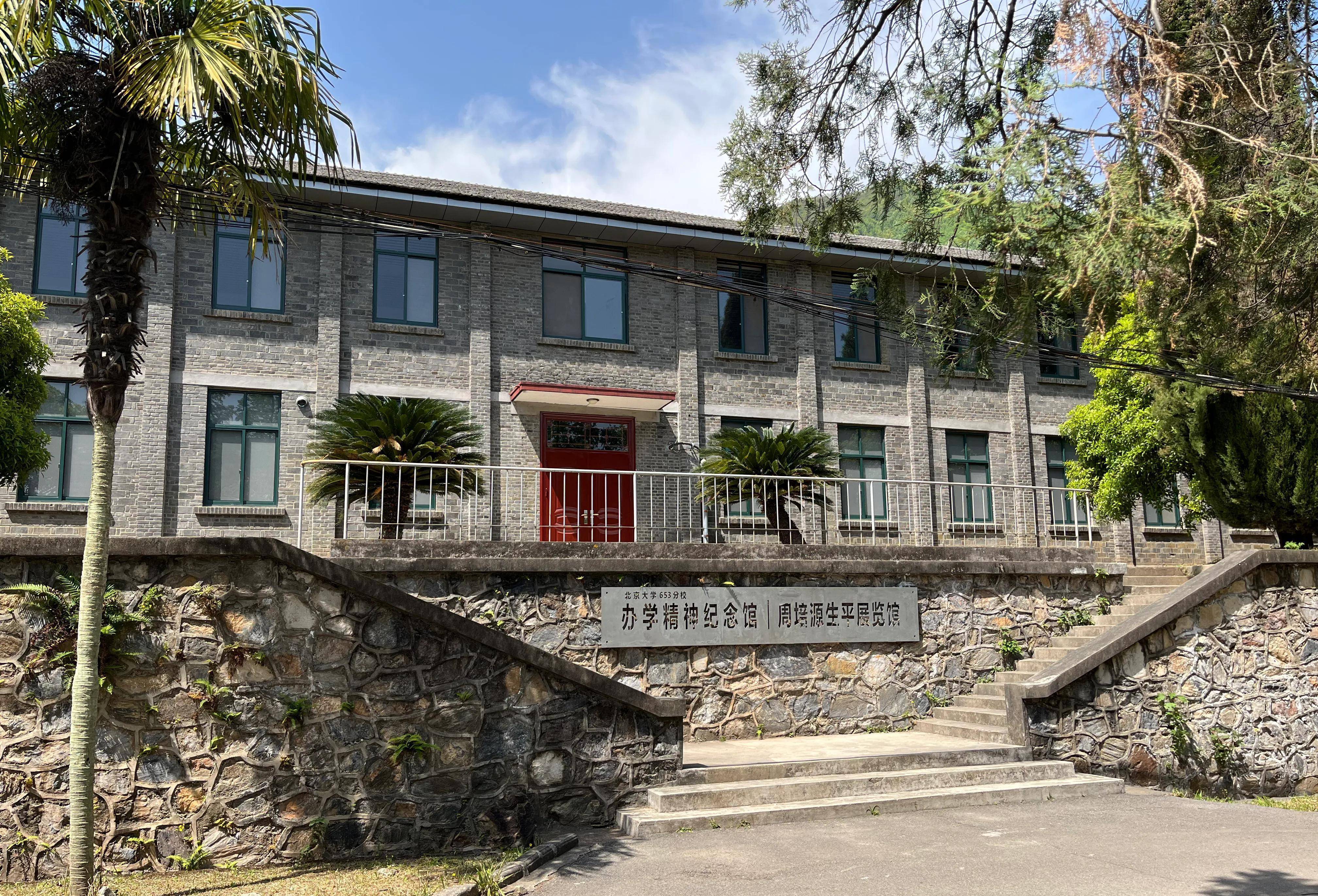 部(对外单称65号信箱),在汉中筹建8个项目:汉江机床厂(1965年4月建)