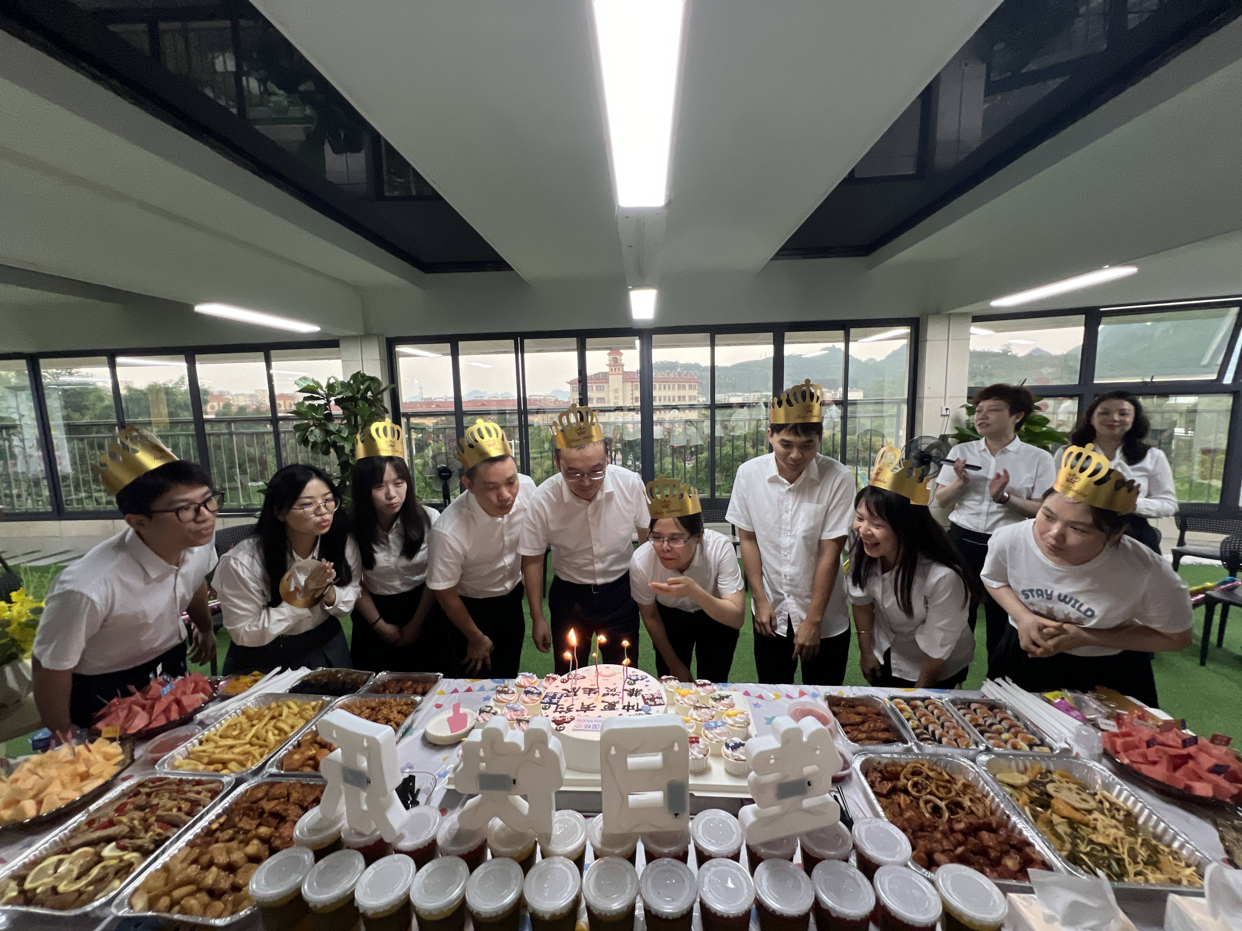 崇左移动:"仲夏有约 恭贺生辰"5月份员工生日会圆满举办