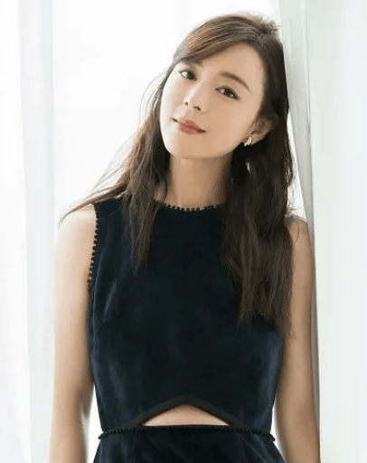 张静初无爱人独居住豪宅,守着一屋子破烂,就想做个无用的人!