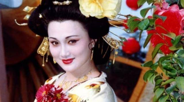 宰相离家1年,回家时妻子已怀胎半年,妻子解释4字,宰相喜上眉梢