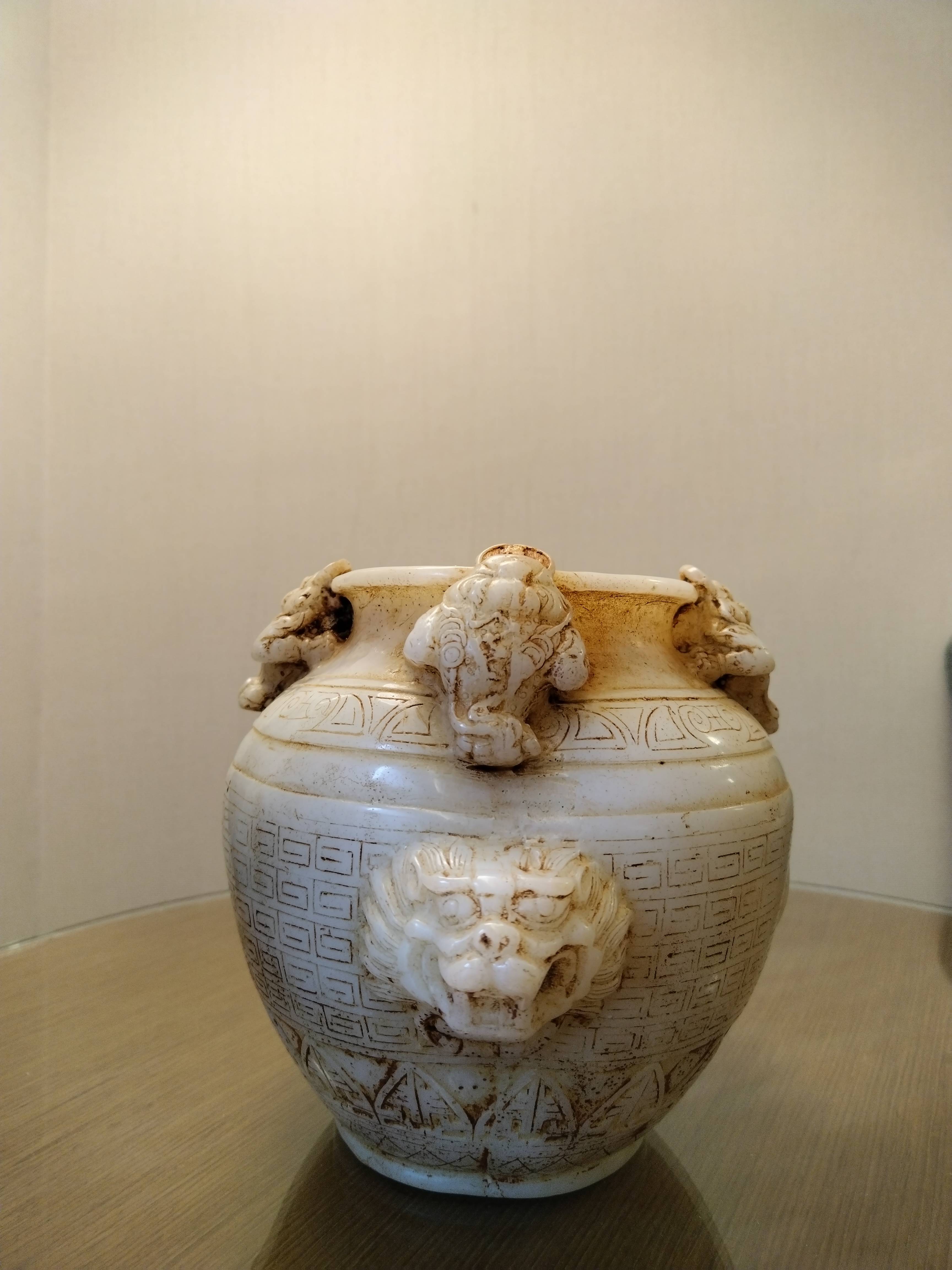 汉代白玉聚宝罐耐人观赏的艺术佳作