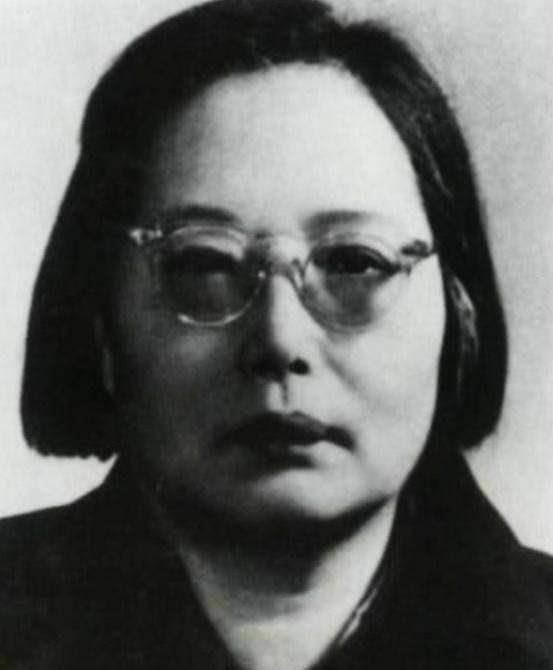 李星华和哥哥一样,受父亲的影响很大,也深受父亲教诲,心中一直埋藏着