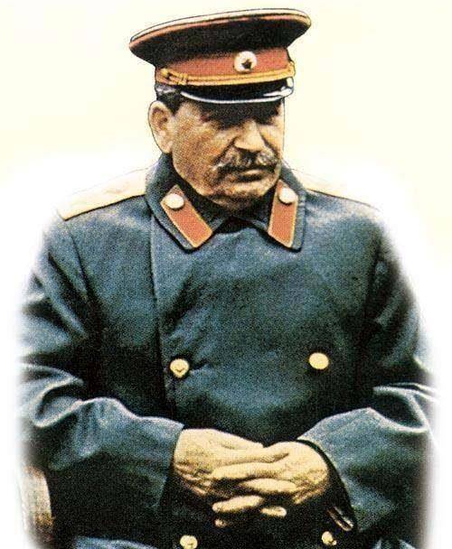 基辅希特勒雕像图片