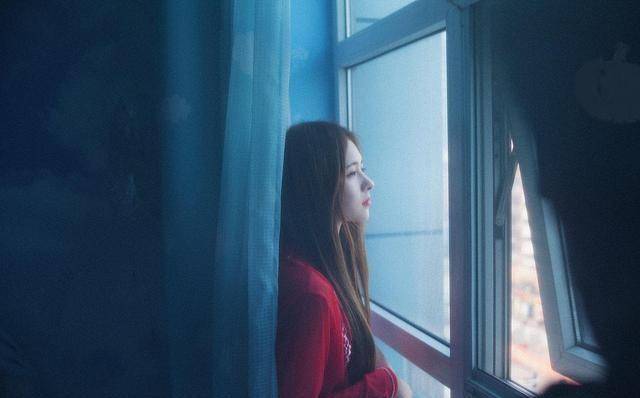 小菲听到婆婆在大声小气地说:"你媳妇也太懒了,怀个孕有那么娇气,平时