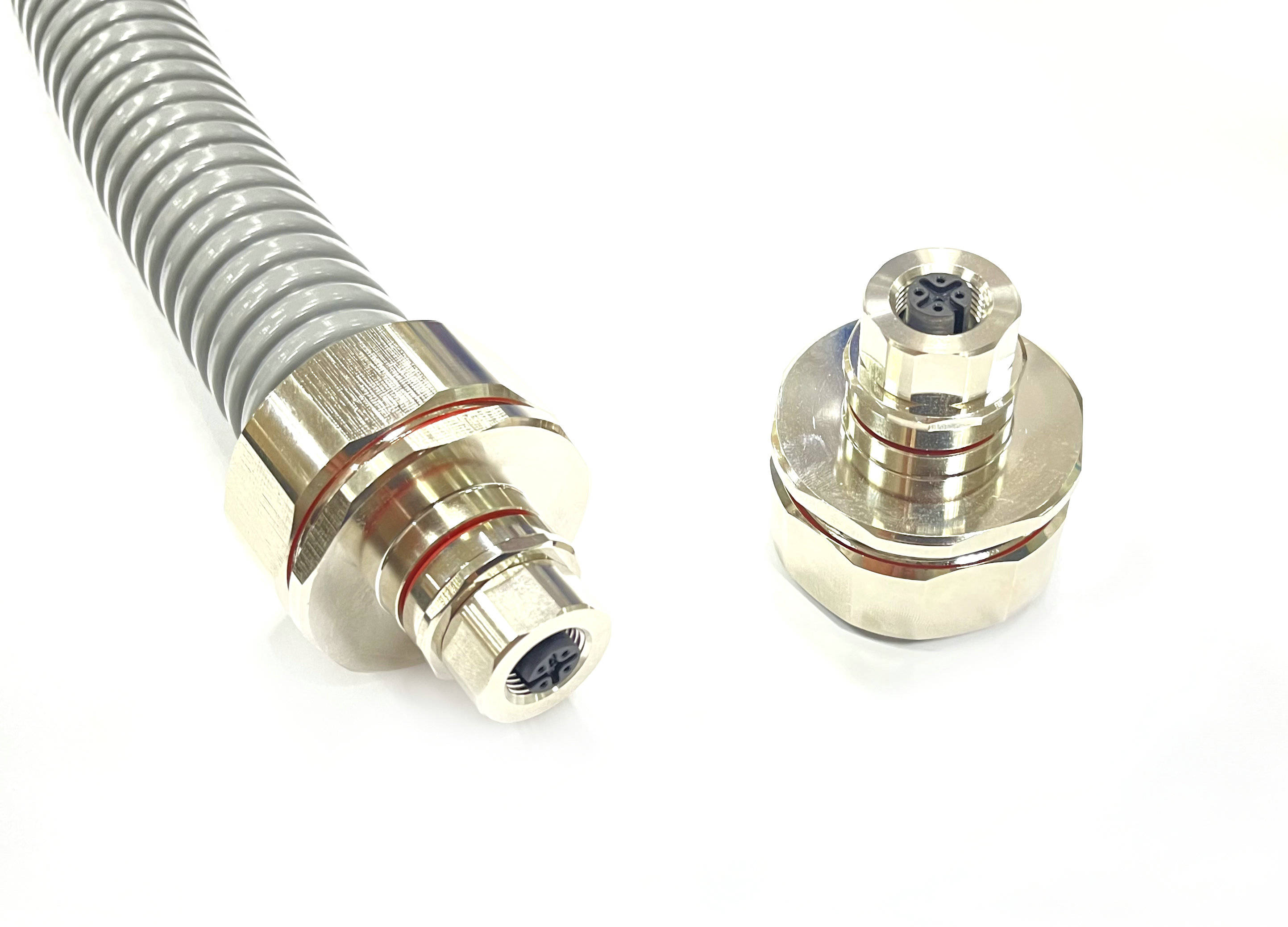 m12-5孔螺丝压接穿波纹管连接器在sf6微水密在线监测传感器的应用