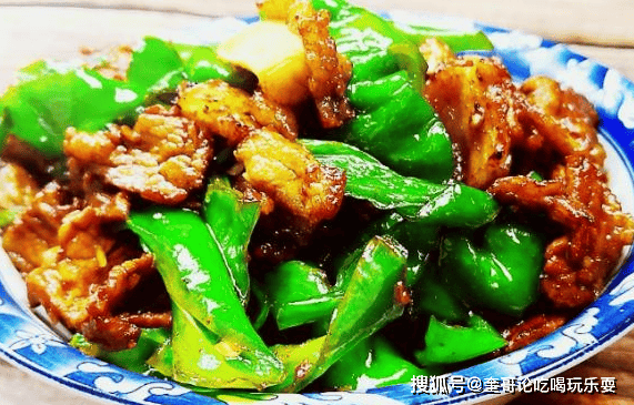 青椒小炒肉,作为一道家常菜,不仅美味可口,而且简单易学