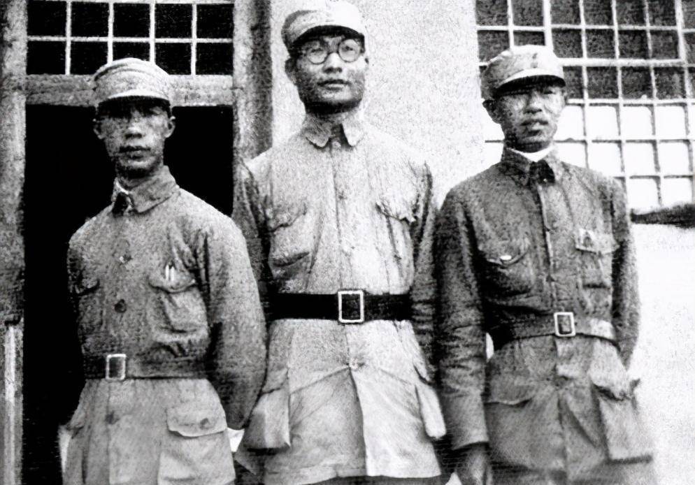 从小小的共青团团员到开国大将,萧劲光在革命的路上受过委屈,还遭受过