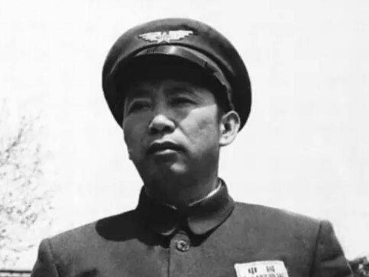 晚年时,记者问起他对刘将军的印象,他说的是:"他这个人长得挺威武,对